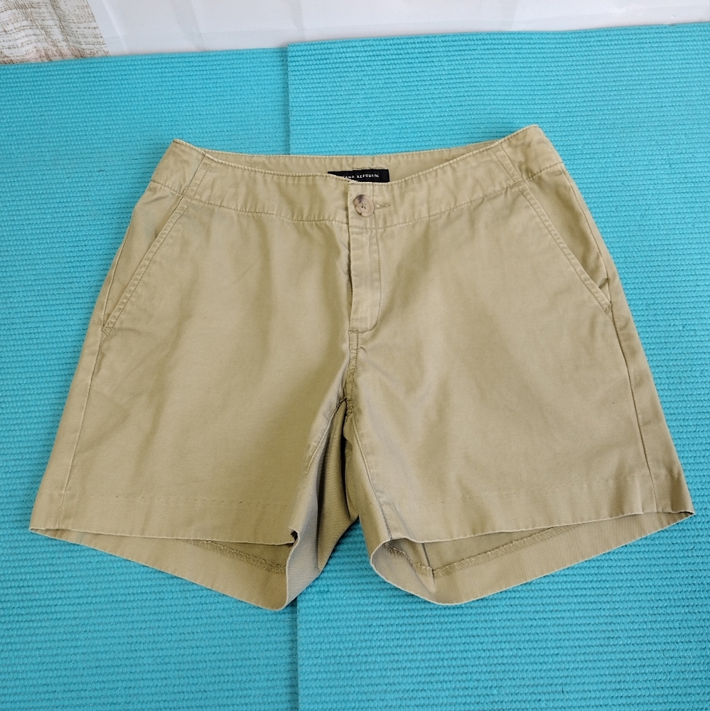 Banana Republic Women's Olive Khaki Low Rise Shorts Cotton Size 2